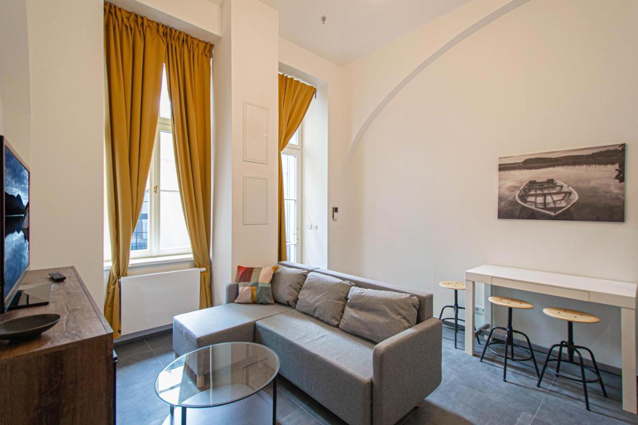 Main Train Station Apartment Close To The The Main Square! Praga Exterior foto