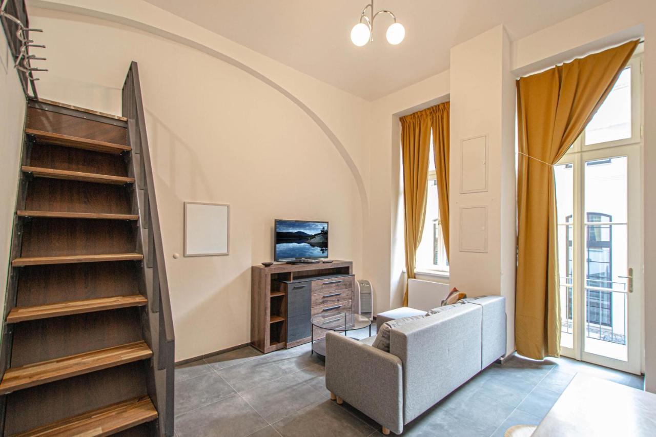 Main Train Station Apartment Close To The The Main Square! Praga Exterior foto